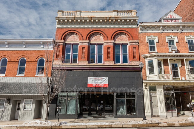 Building Photo - 235 Locust St