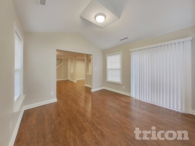 Building Photo - 722 Chestnut Ln