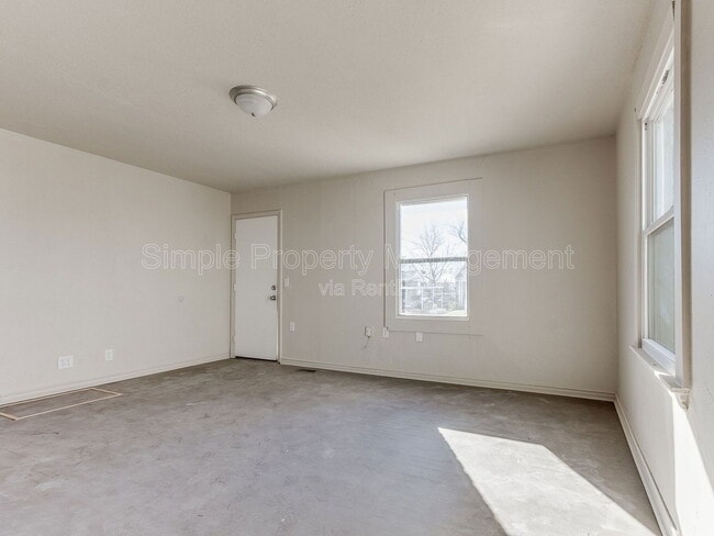 Building Photo - 517 E Boeing Dr