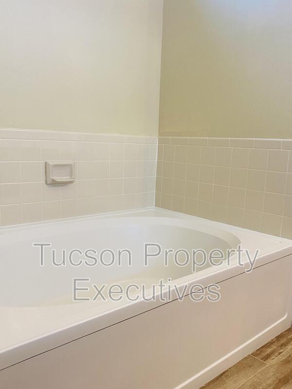 Building Photo - 9599 N Crestone Dr