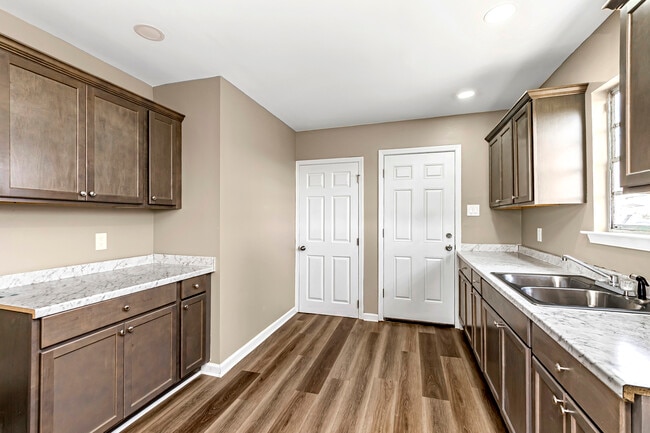 Building Photo - 381 Mills Ave