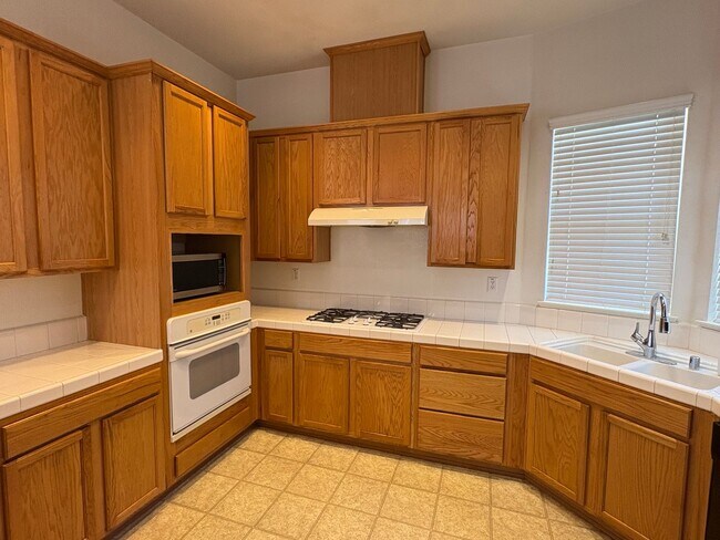 Building Photo - Beautiful charming single story home