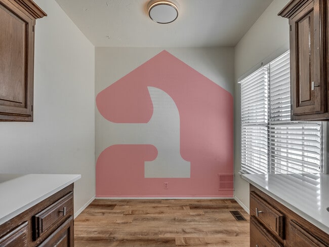 Building Photo - 2708 Silvertree Dr