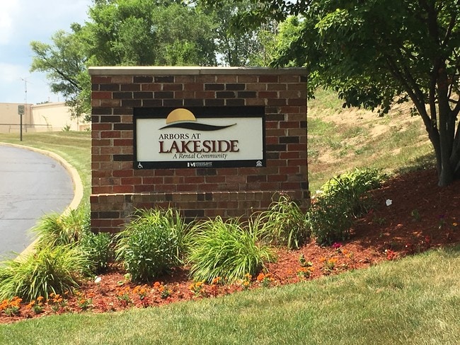 Building Photo - Arbors at Lakeside