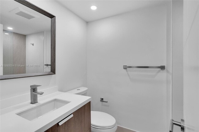 Building Photo - 2539 S Bayshore Dr