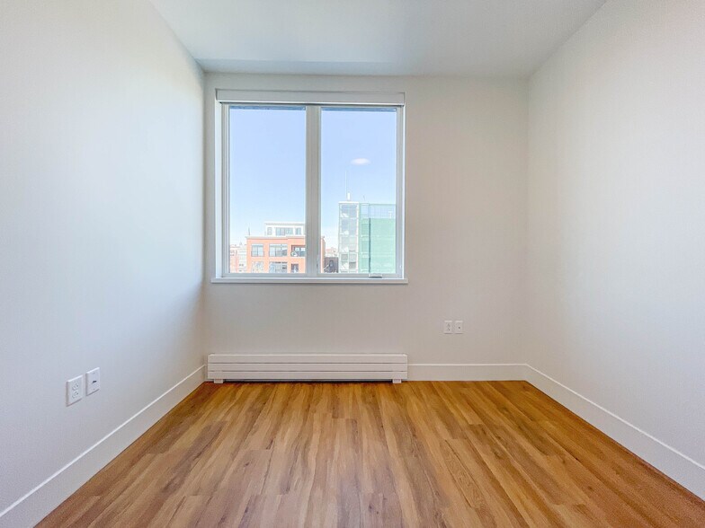 Building Photo - 5 India St