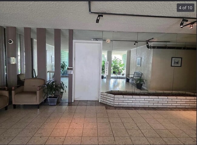 Building Photo - 1187 E 3rd St