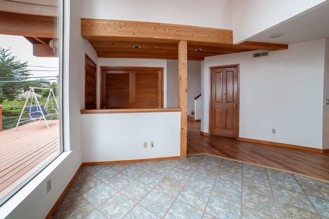 Building Photo - Unique Carmel Highlands 2 Bed, 2 Bath + Sunroom & Office
