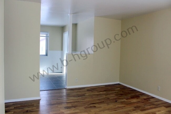 Building Photo - Desirable Southside Location!