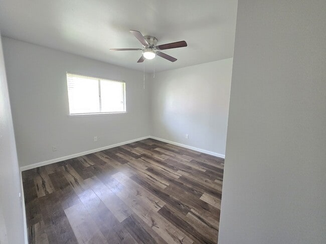 Building Photo - 433 Clearfield Dr