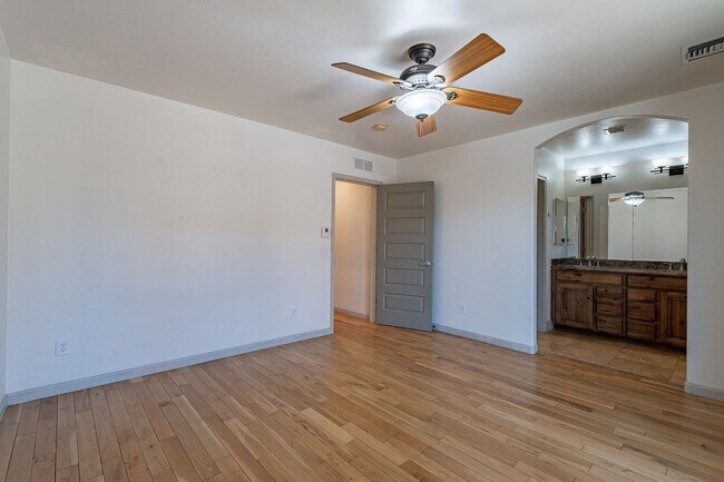Building Photo - 110 S Placita Colonia Solana
