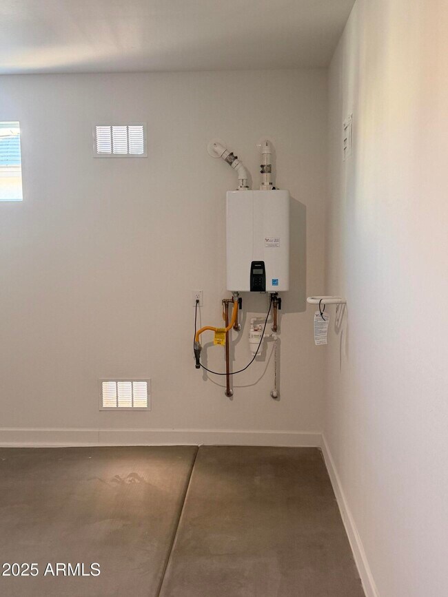 Building Photo - 7409 W Buckhorn Trail