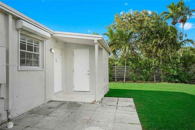 Building Photo - 5401 SW 97th Ct