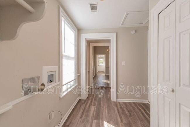 Building Photo - 209 Telfair St