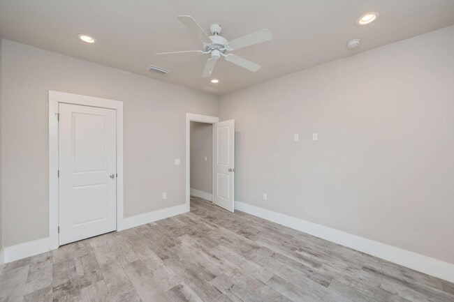 Building Photo - 518 Sibert Ave