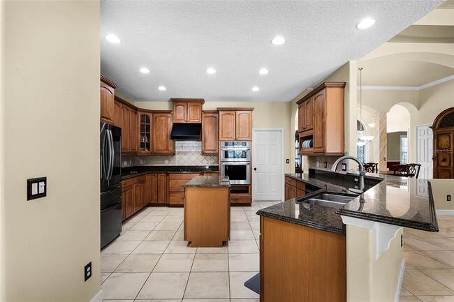 Building Photo - 4905 Legacy Oaks Dr