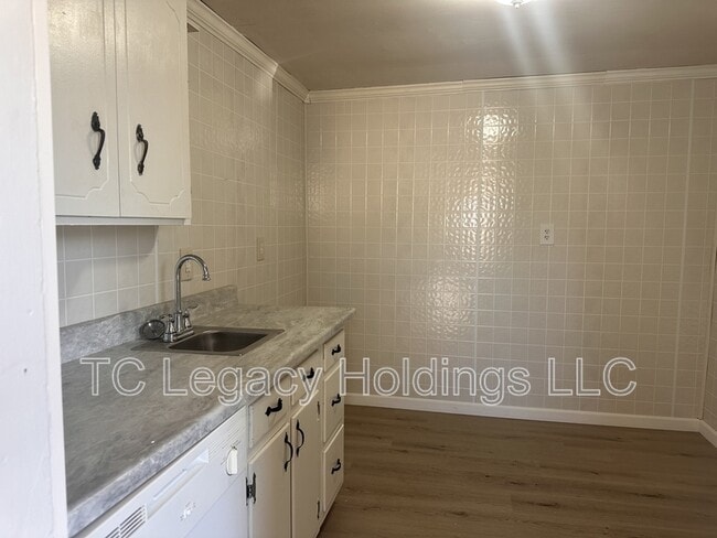 Building Photo - 1833 N 16th St