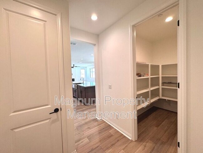 Building Photo - 25181 Desert Sage Dr