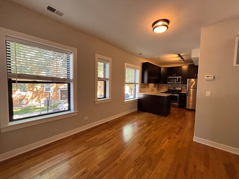 Building Photo - 2203 W Eastwood Ave