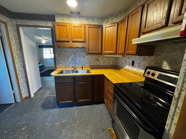 Building Photo - 630 N Crooked Lake Dr