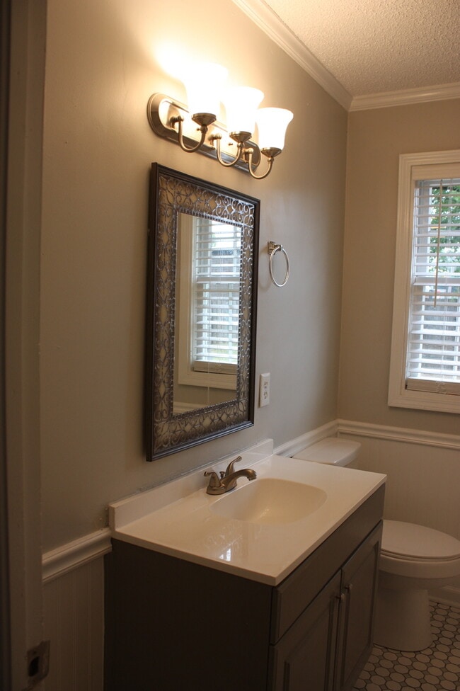 Building Photo - Updated 3 bedroom in Midtown!