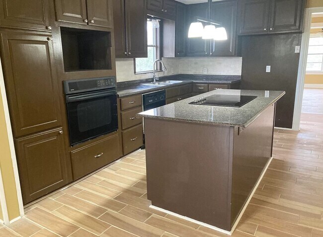 Building Photo - 504 E Bradford St