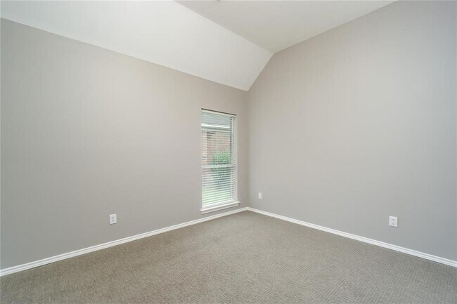 Building Photo - 3622 Englewood Dr