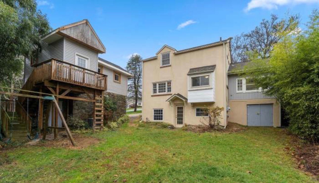 Building Photo - 4240 Fairview Ave