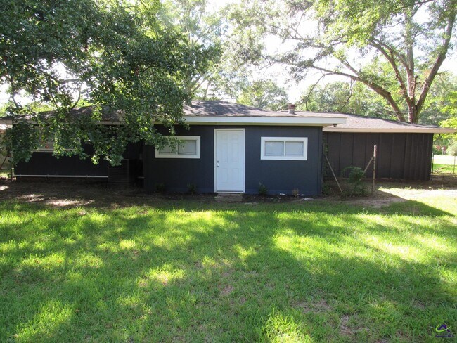 Building Photo - 624 Pine Ridge St