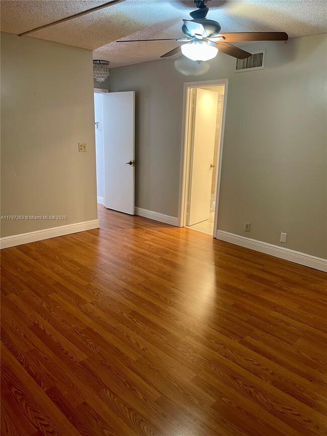 Building Photo - 6695 Racquet Club Dr