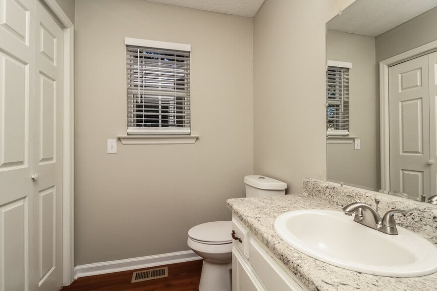 Building Photo - 1107 Lillian Ct