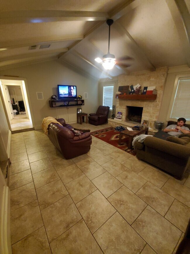 Building Photo - 3/2 in Southwood Valley