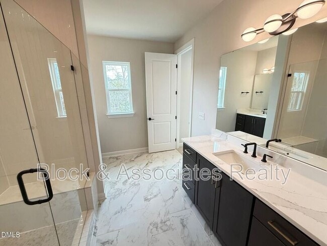 Building Photo - 216 Oak Summit Pl