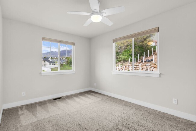 Building Photo - Spacious 6 Bed Home with Dual Kitchens, EV Charging & Modern Finishes in Layton