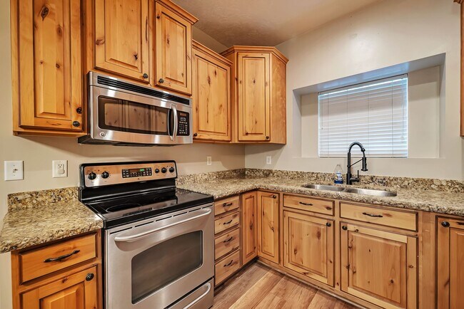 Building Photo - Beautiful Riverton Townhome in Gated Community w 1 car garage attached