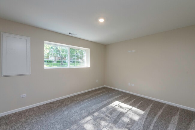Building Photo - 804 Neubauer Circle