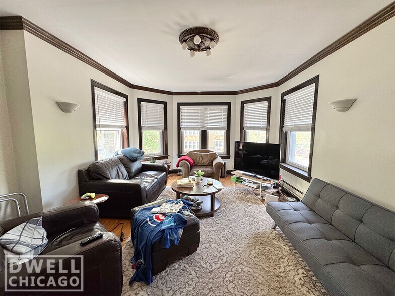 Building Photo - 4208 N Clark St