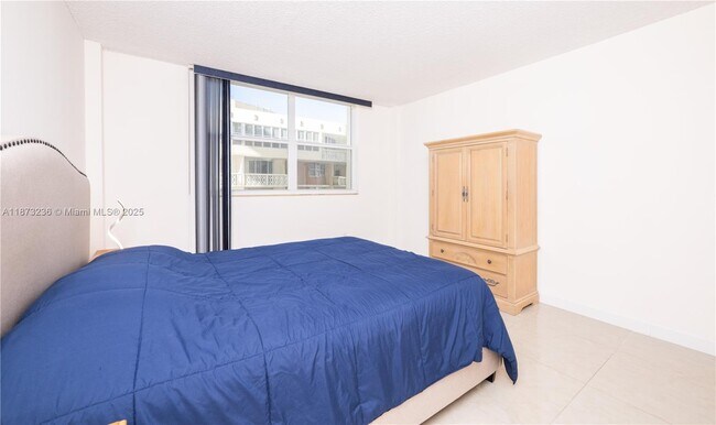 Building Photo - 1833 S Ocean Dr
