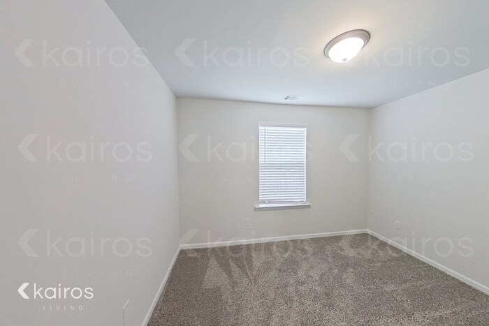 Building Photo - 205 Redwood Ct