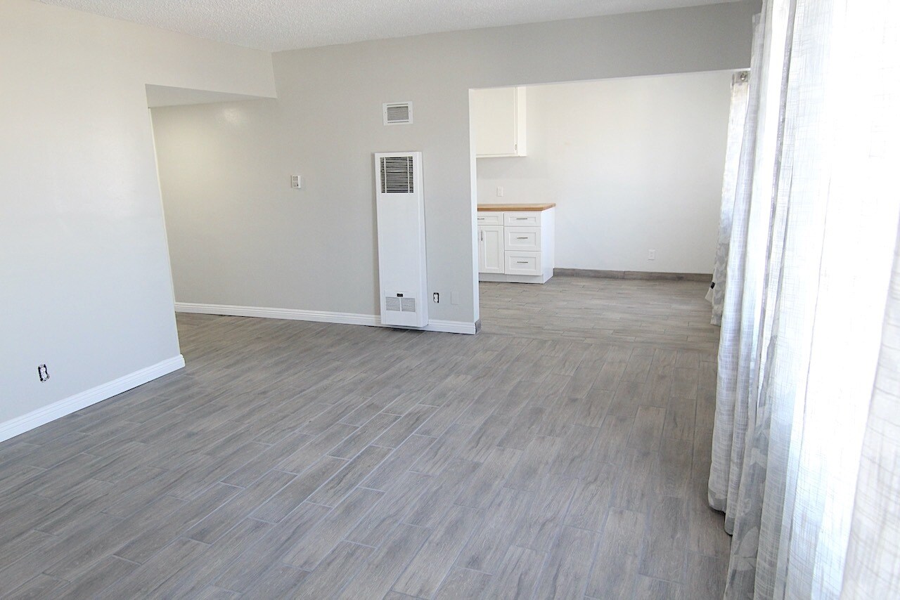 Building Photo - 3247 W Century Blvd