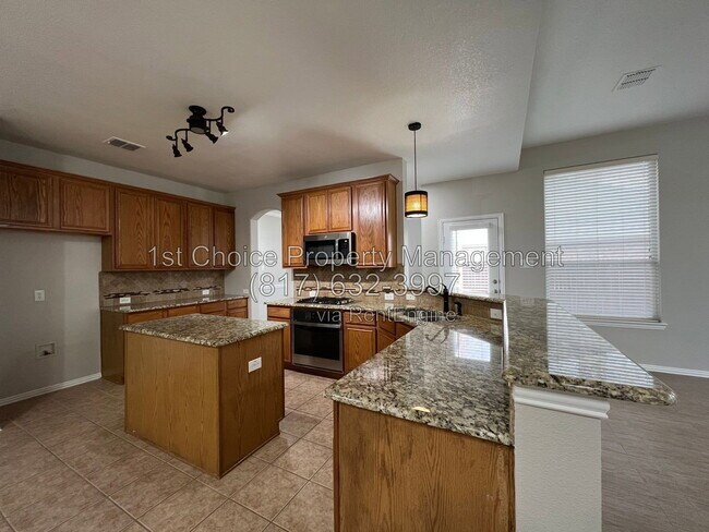 Building Photo - 5312 Scenic Point Dr