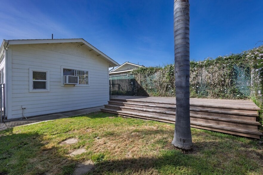 Building Photo - 988 Camino Caballo-