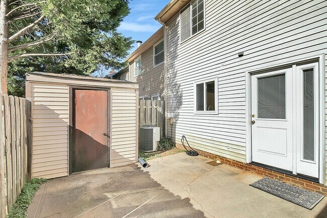 Building Photo - 1524 Waybridge Ln