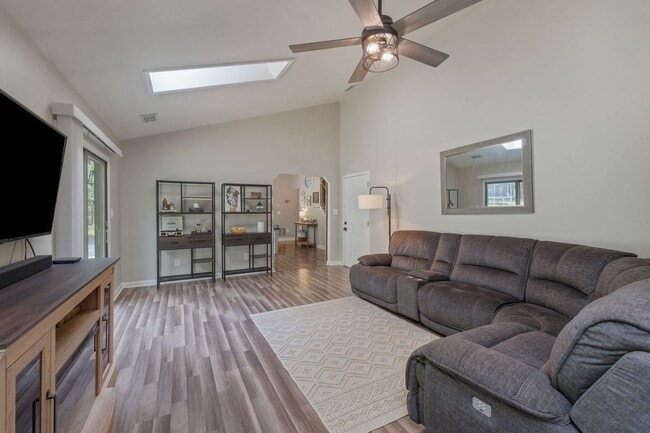 Building Photo - 3Bed/2Bath Lake Monticello Rental