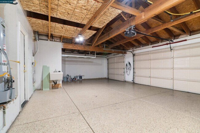 Building Photo - 313 Deepcreek Ct