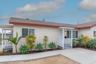 Building Photo - Refreshed 2 Bed/1 Bath Single Family Home ...
