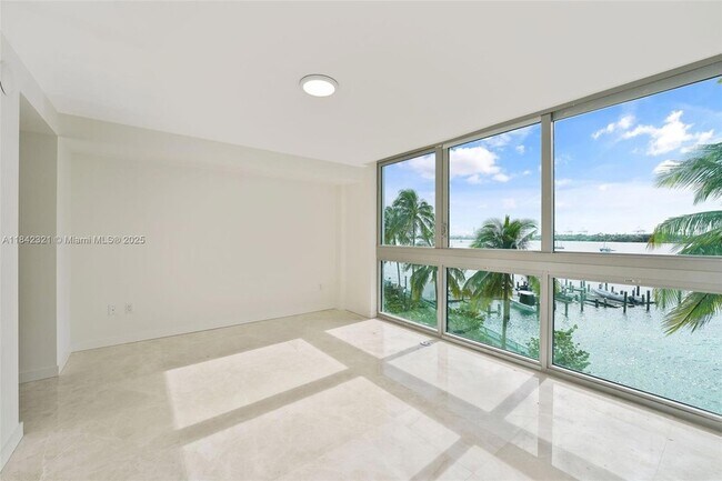 Building Photo - 1500 Bay Rd