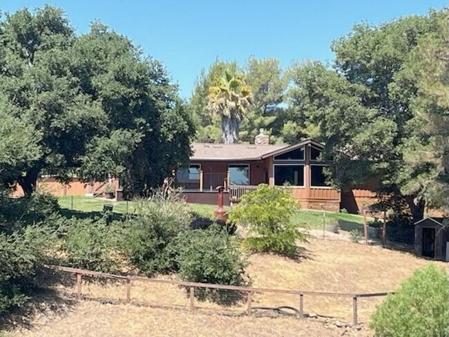 Building Photo - New Price!  COUNTRY LIVING AT ITS BEST