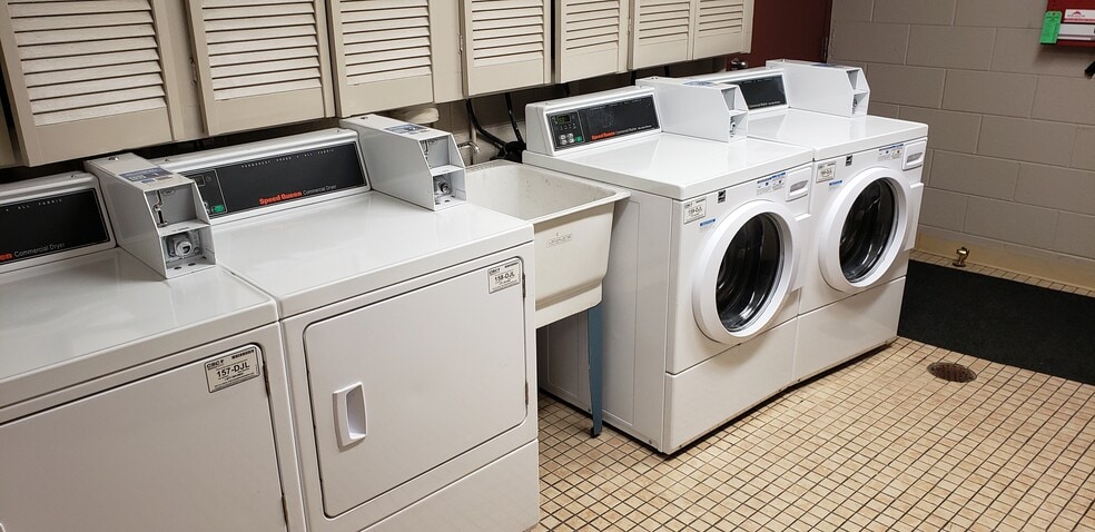 Building common washer-dryer area - 1045 Pennsylvania Street