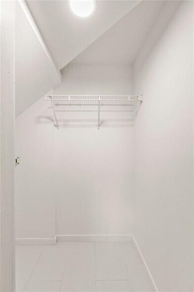 Building Photo - 5 Krog St NE